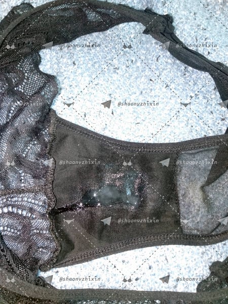 一条黑色蕾丝款排卵期时的原味内裤的照片 - 缩略图