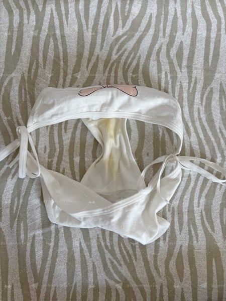 一条白色绑带款原味内裤的照片 - 缩略图