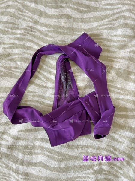 紫色丁字裤上面有很多白带，重口原味内裤照片 - 缩略图