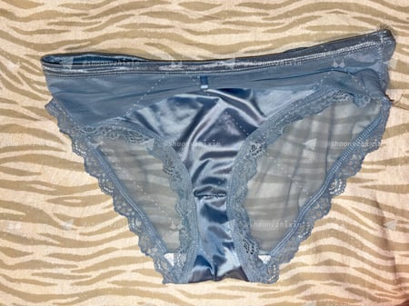 姐姐湿湿滑滑的原味内内正面图片 - 缩略图