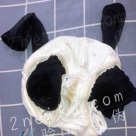 刚脱下来的原味丝袜（黑丝）和原味内裤的照片 - 缩略图