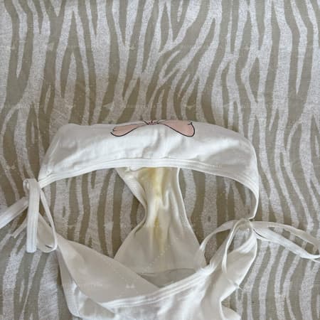 一条白色绑带款原味内裤的照片 - 缩略图