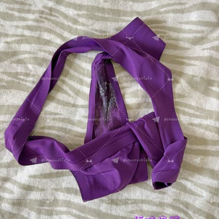 紫色丁字裤上面有很多白带，重口原味内裤照片 - 缩略图