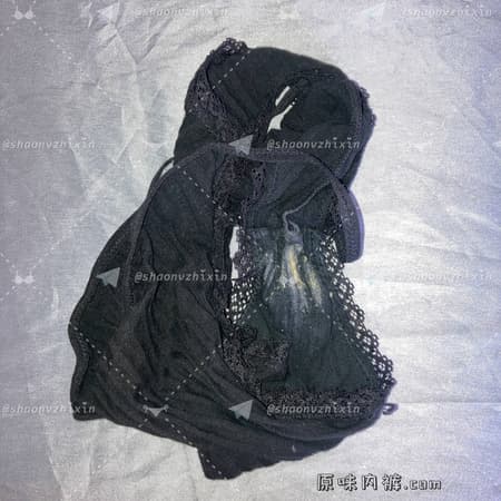 一条黑色的原味内内的照片，内裤裆部有自然风干的白带 - 缩略图