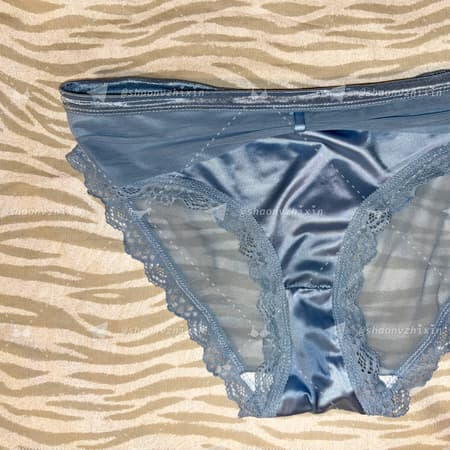 姐姐湿湿滑滑的原味内内正面图片 - 缩略图