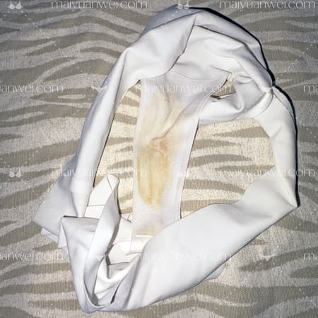 一条白色的一片式无痕原味丁字裤的裆部展开高清照片 - 缩略图