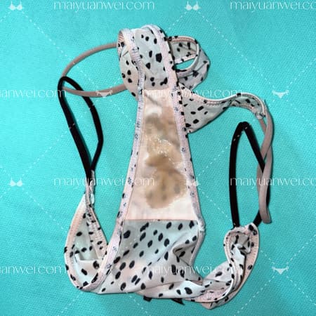 带有水水的原味丁字裤照片 - 缩略图