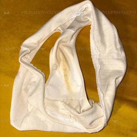 软糯奶油萌宠印花原味内裤照片，裆部有很深的分泌物和白带痕迹 - 缩略图