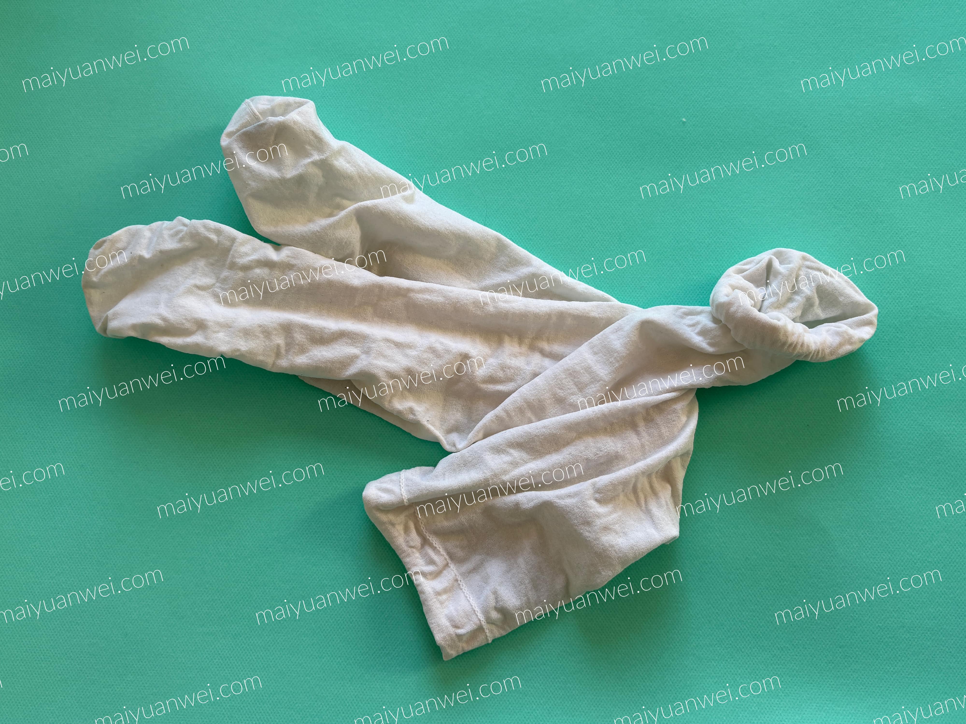 白色原味长筒袜的高清照片