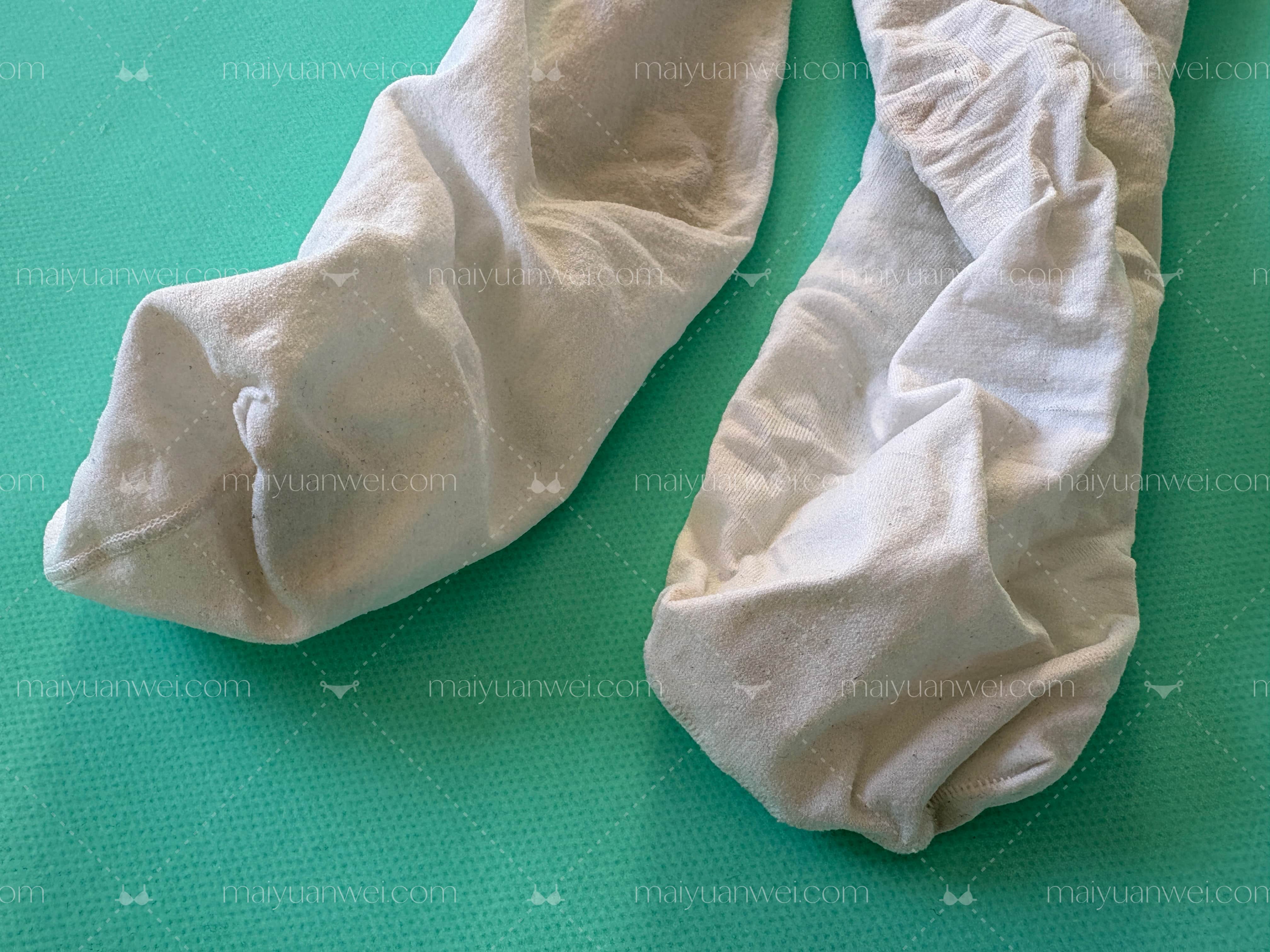 白色原味长筒袜足部特写高清照片