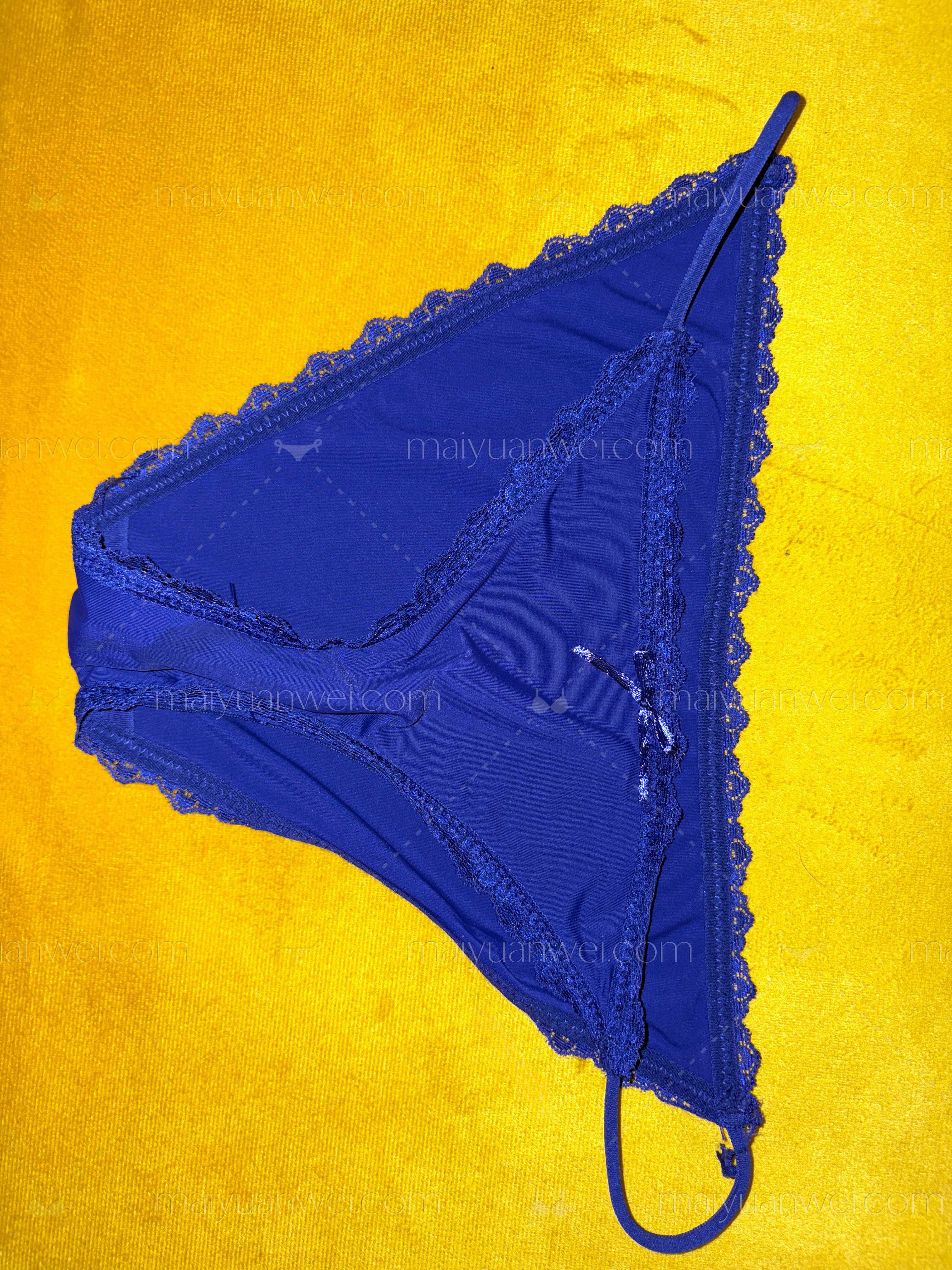 小姐姐的性感无痕蕾丝边原味内裤正面平铺照片